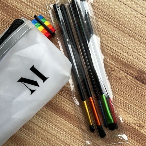 Morphe Made With Pride Brush Set & Belt Bag - Picture 10 of 10